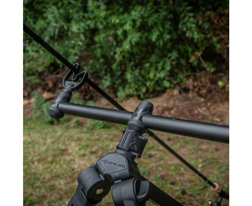 Compact river tripod